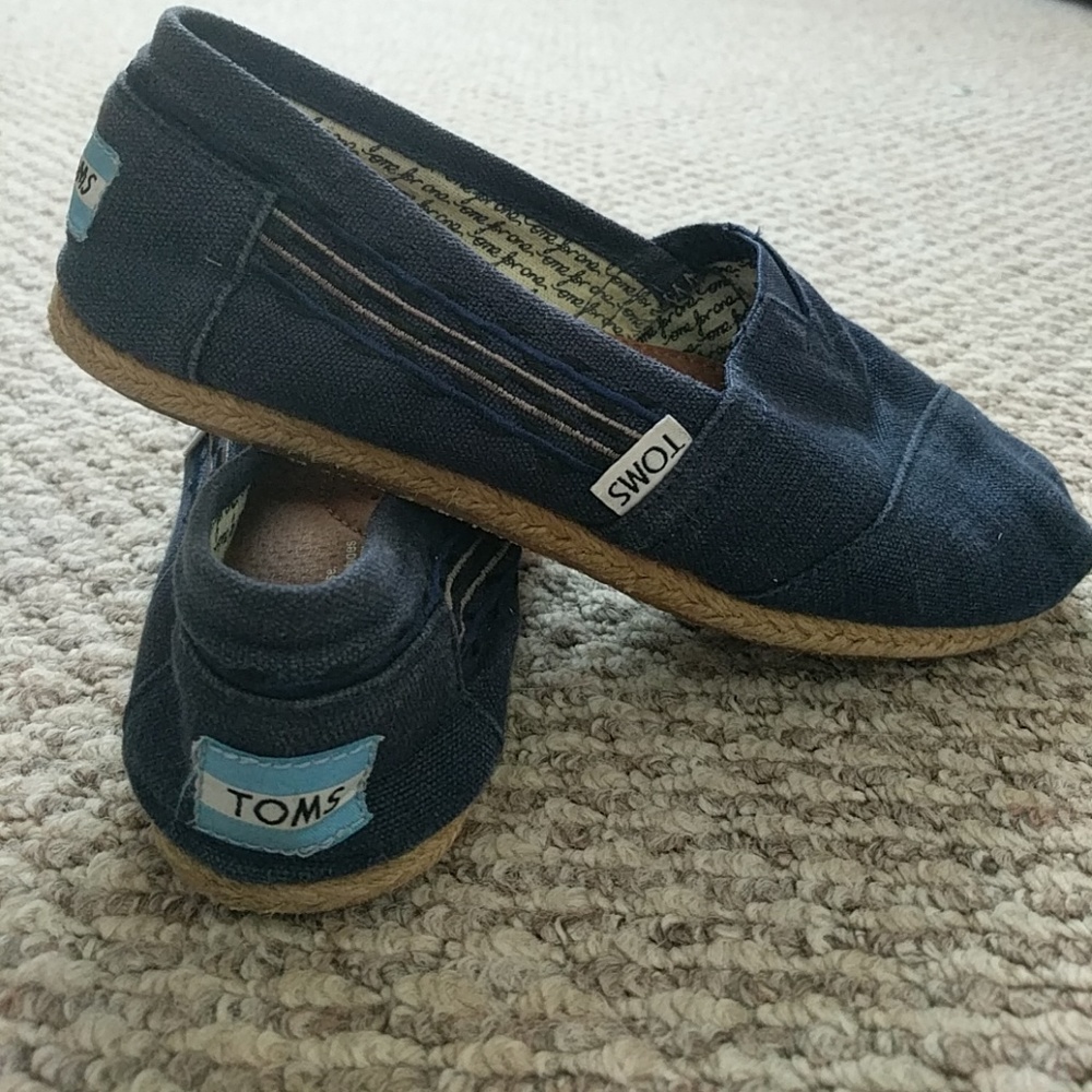 Toms size 7 navy blue
